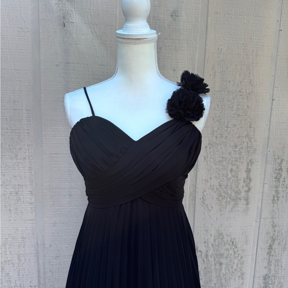 Betsy & Adam Elegant Black Chiffon Gown w Chiffon Rose Accents - Picture 3 of 7